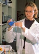 female-scientist.jpg (6427 bytes)